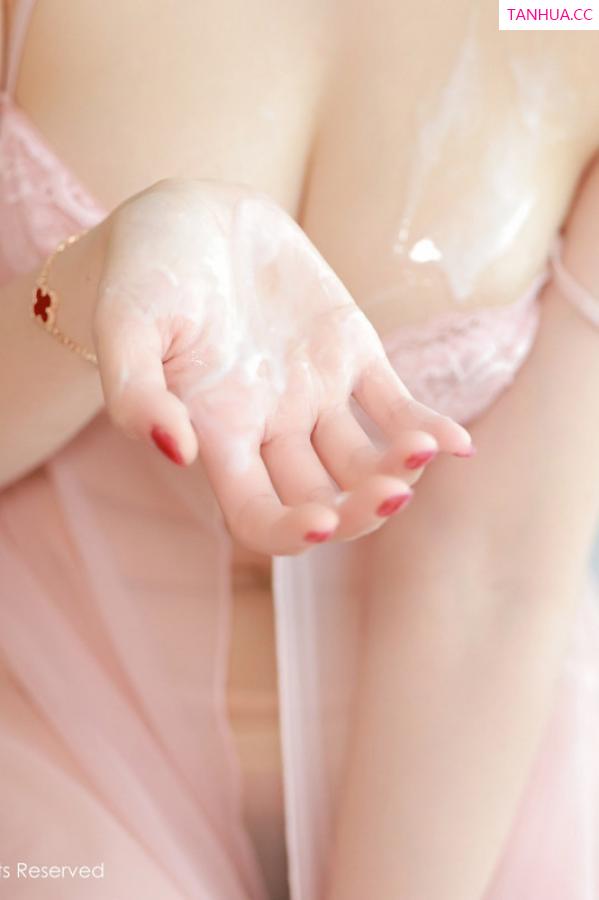   [XiuRen]高清写真图 2025.02.25 No.9932 唐翩翩 美臀性感第24张图片